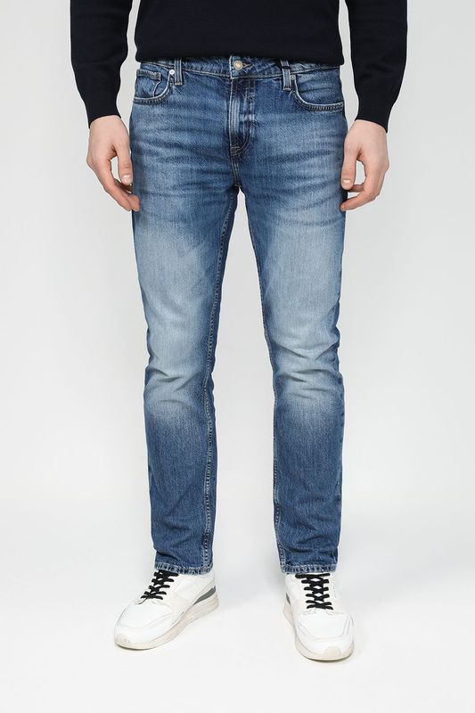 Джинсы с эффектом потертости Guess