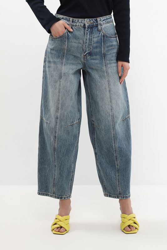 Джинсы с эффектом потертости укороченные Guess