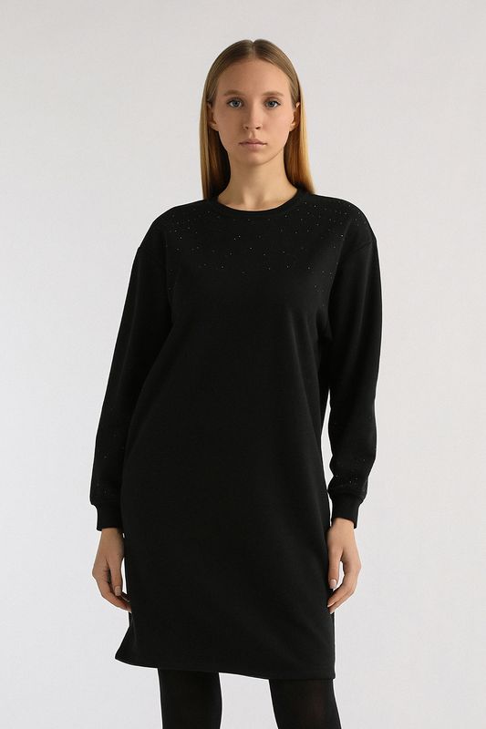 Платье трикотажное прямого кроя со стразами Taifun