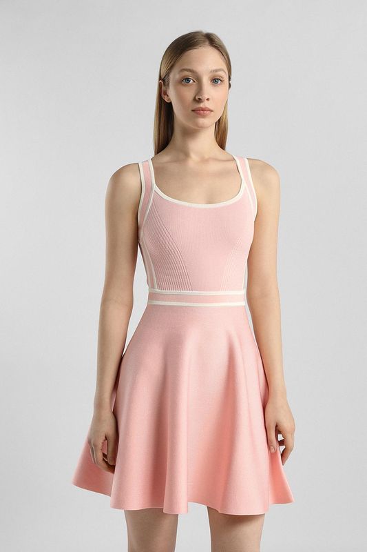 Платье вязаное приталенное Guess