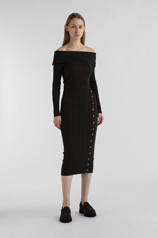 Платье вязаное с открытыми плечами облегающего кроя Guess